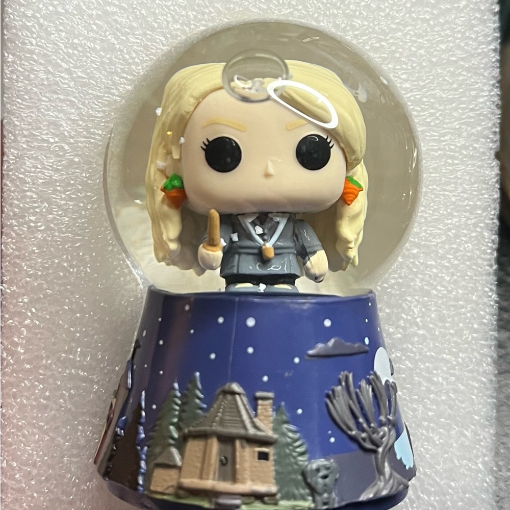 Funko POP Harry Potter mystery minis 2” snow globe Luna Lovegood
